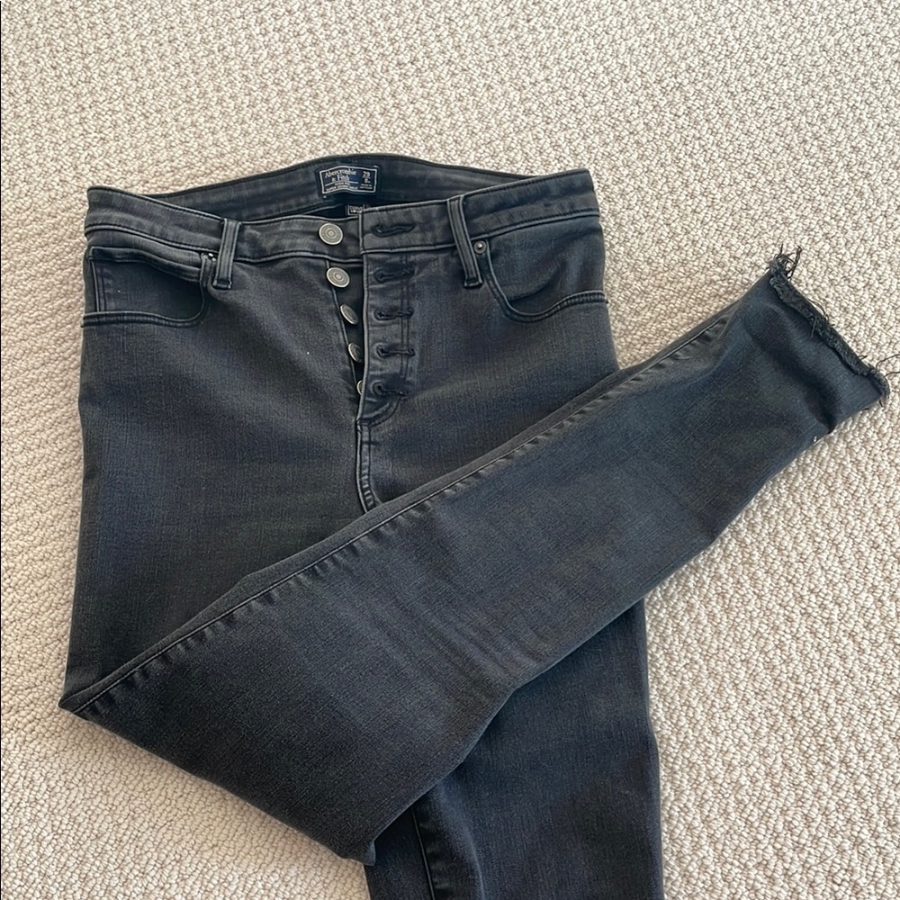 Women's Black High-Waisted Jeans